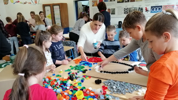 Održana radionica izrade kreativnih predmeta od plastičnih čepova